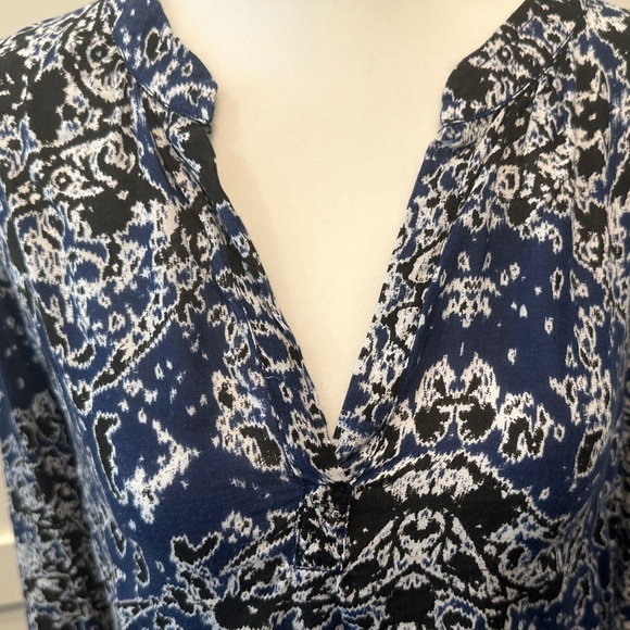 Velvet by Graham & Spencer blue ikat lightweight top - Picture 3 of 3